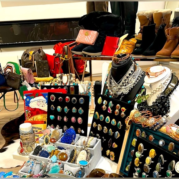 Colorful Statement Rings in Bold Designs - Picture 5 of 10